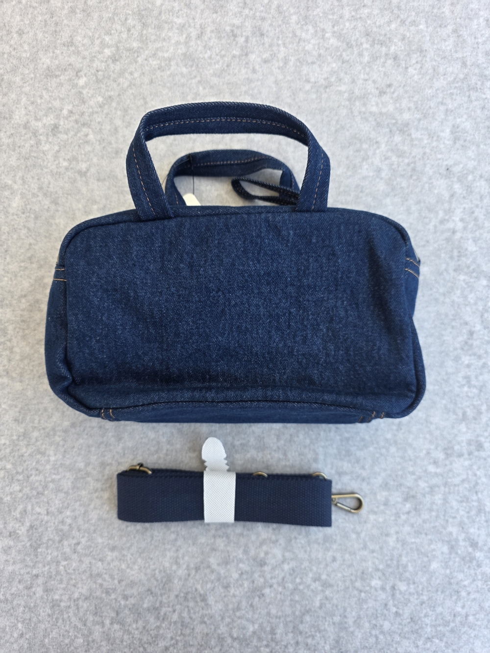 Levi's Women Presley Top Handle Bag in Dark Blue NWT - Picture 2 of 11